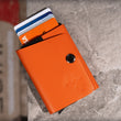 Încărcați imaginea în vizualizatorul Galerie, Portofel minimalist din piele naturala pentru carduri cu mecanism metalic | #elanM | colectionarul - ELAN Minimalist Goods
