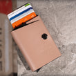 Încărcați imaginea în vizualizatorul Galerie, Portofel minimalist din piele naturala pentru carduri cu mecanism metalic | #elanM | colectionarul - ELAN Minimalist Goods

